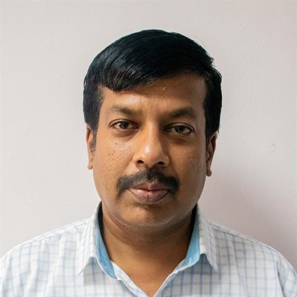Dr Selvur Kumar, Dentist at Excellia Private Hospital